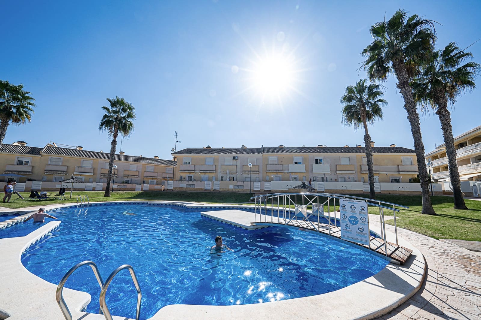 2 bedroom Townhouse for sale in Orihuela Costa with pool - € 219,000 (Ref: 9818862)