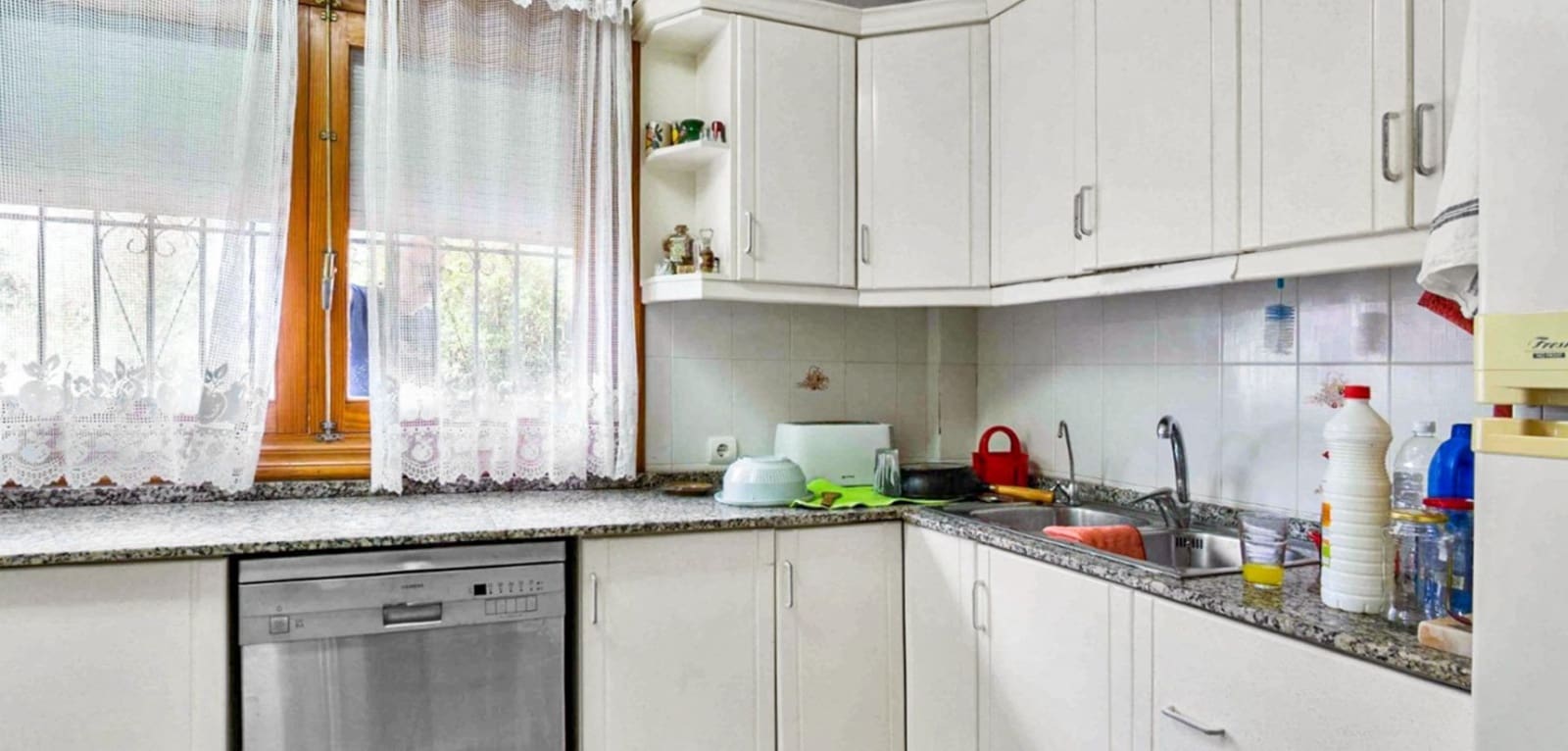 8 Zimmer Villa zu verkaufen in Los Balcones mit Pool Garage - 550.000 € (Ref: 9841969)