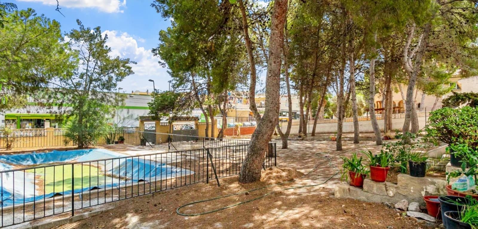 8 Zimmer Villa zu verkaufen in Los Balcones mit Pool Garage - 550.000 € (Ref: 9841969)