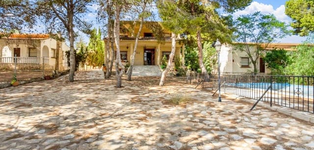 8 Zimmer Villa zu verkaufen in Los Balcones mit Pool Garage - 550.000 € (Ref: 9841969)
