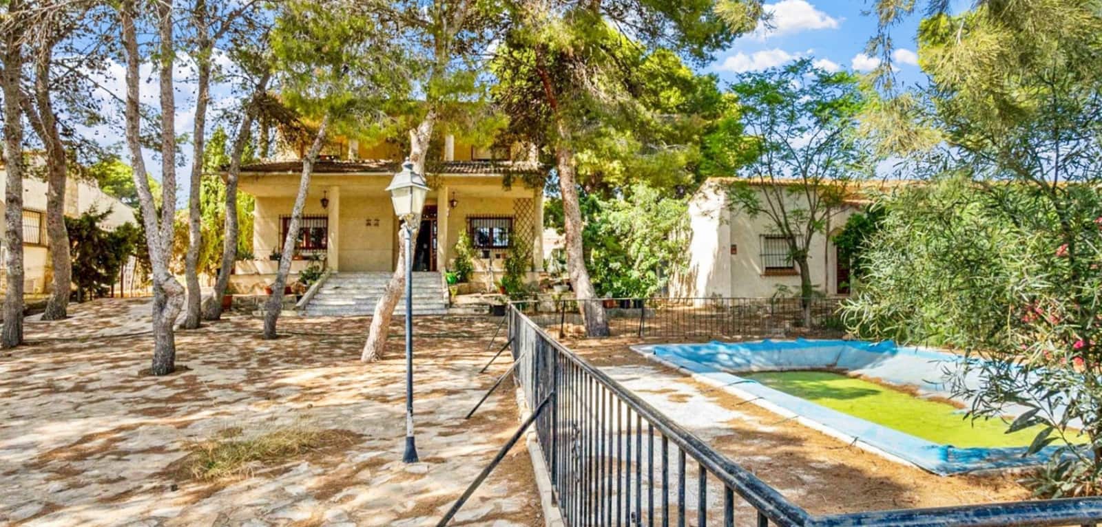 8 Zimmer Villa zu verkaufen in Los Balcones mit Pool Garage - 550.000 € (Ref: 9841969)