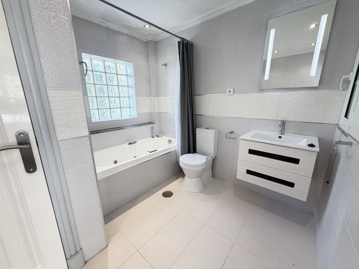 4 Zimmer Villa zu verkaufen in Las Ramblas Golf - 349.995 € (Ref: 9849947)