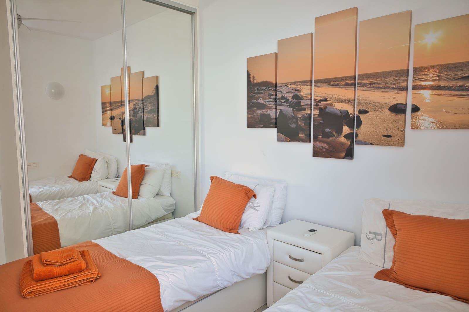 4 slaapkamer Villa te koop in Orihuela Costa met zwembad - € 375.000 (Ref: 9863683)