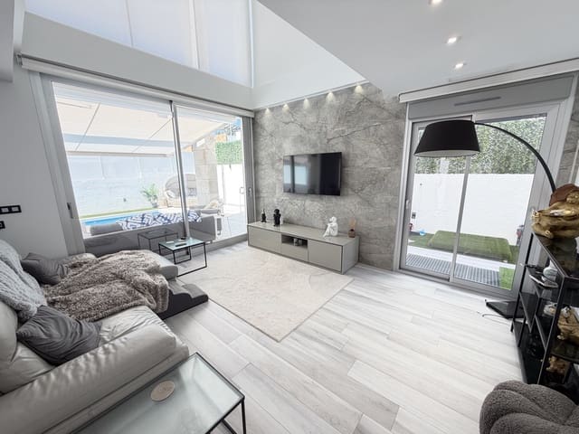 4 slaapkamer Villa te koop in Lomas de Cabo Roig - Los Dolses, Orihuela - € 619.995 (Ref: 9863686)