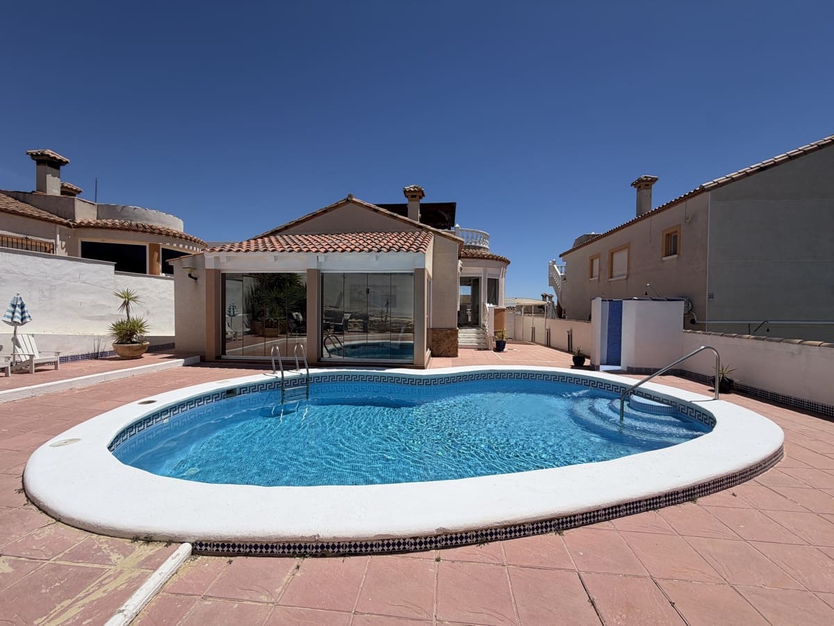 4 bedroom Villa for sale in San Miguel de Salinas - € 335,000 (Ref: 9869699)