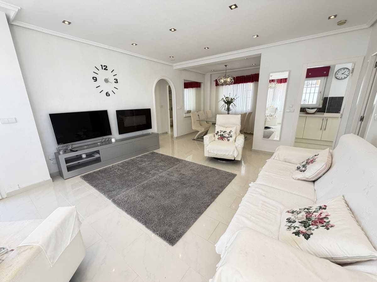 4 bedroom Villa for sale in San Miguel de Salinas - € 335,000 (Ref: 9869699)