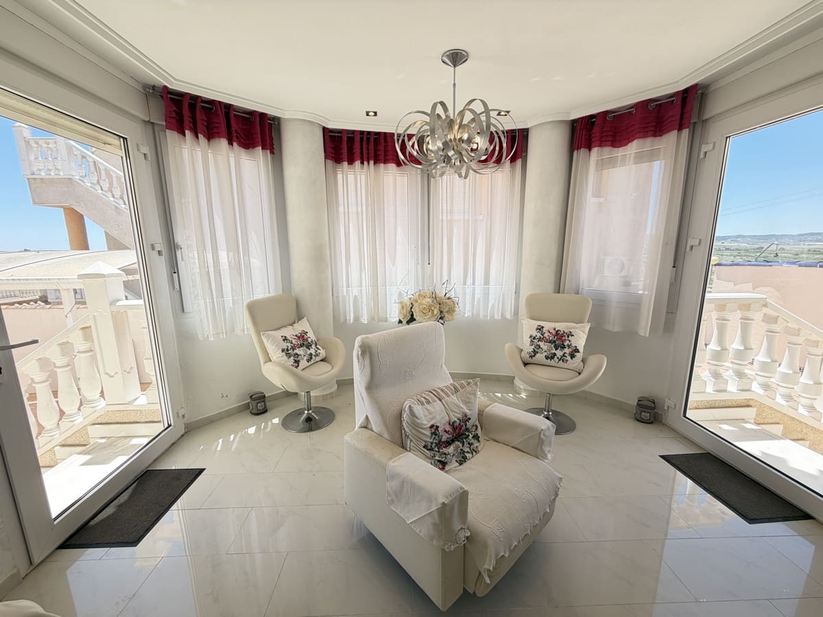 4 bedroom Villa for sale in San Miguel de Salinas - € 335,000 (Ref: 9869699)