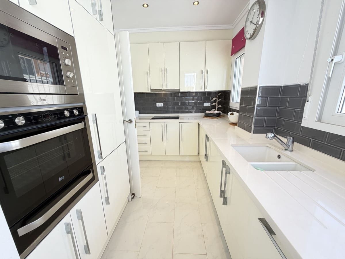 4 bedroom Villa for sale in San Miguel de Salinas - € 335,000 (Ref: 9869699)