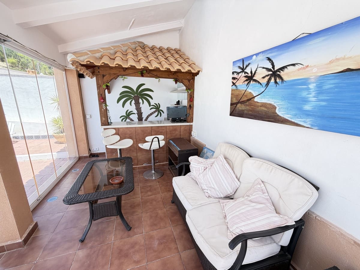 4 bedroom Villa for sale in San Miguel de Salinas - € 335,000 (Ref: 9869699)