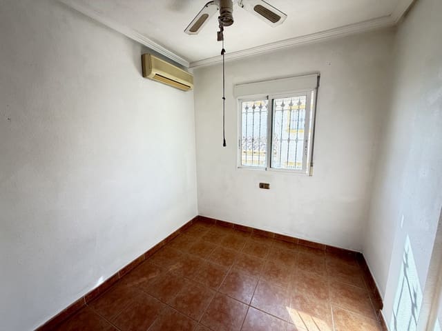 3 makuuhuone Omakotitalo myytävänä paikassa Playa Flamenca, Orihuela - 195 000 € (Ref: 9899777)