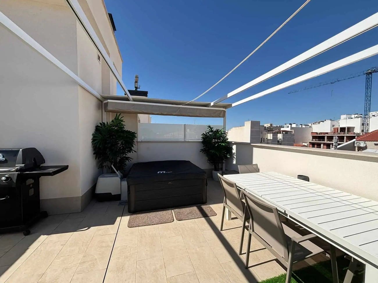 3 soveværelse Lejlighed til salg i Torrevieja med swimmingpool - € 399.000 (Ref: 9905216)
