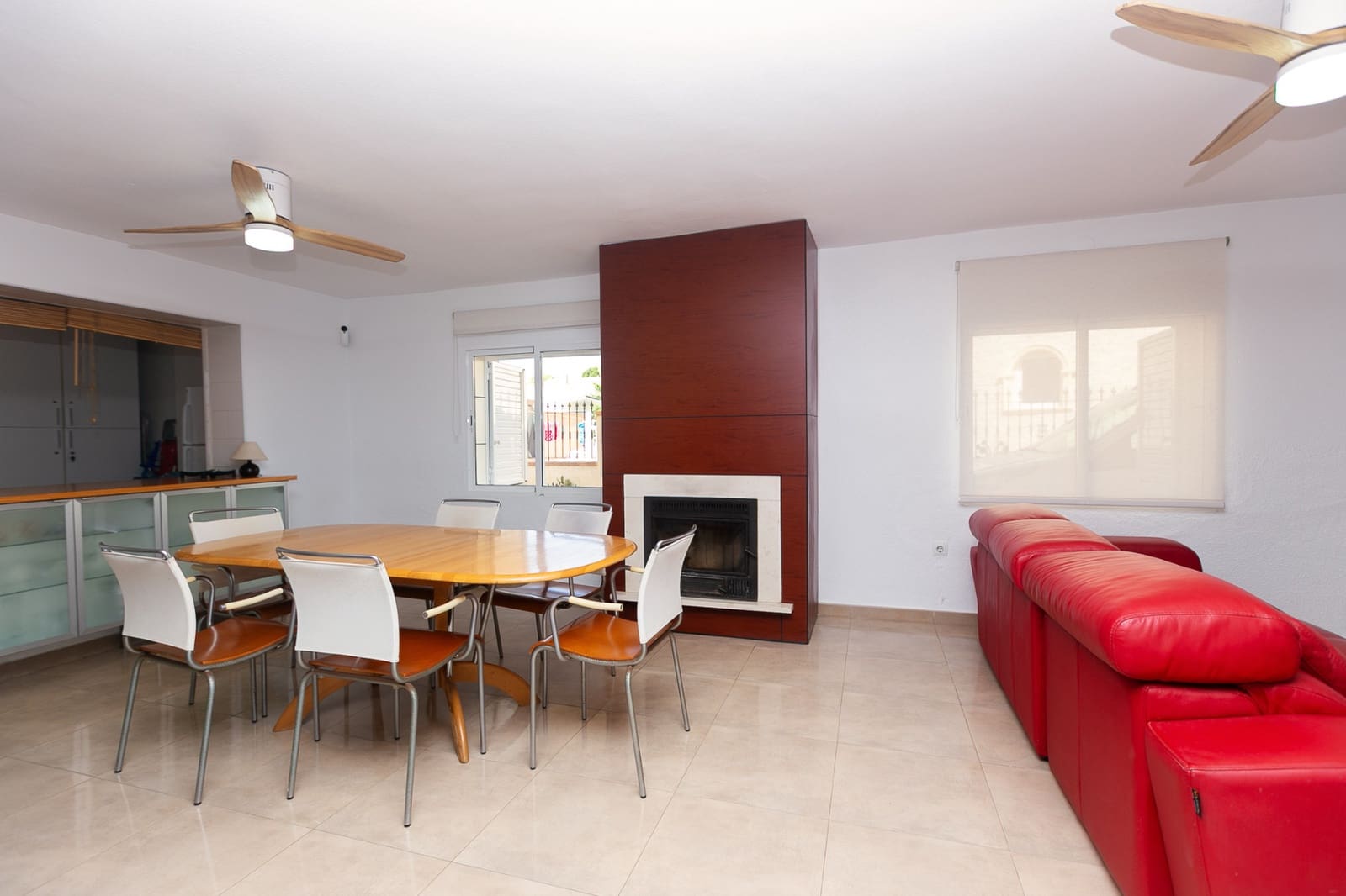 Chalet de 4 habitaciones en La Zenia en venta con piscina - 1.295.000 € (Ref: 9905217)