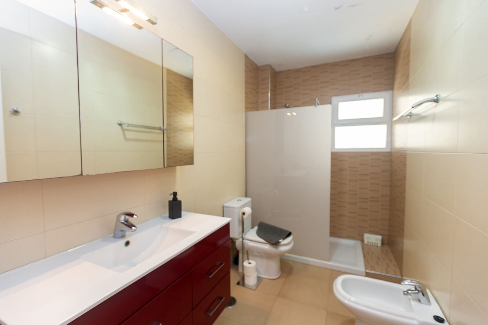 Chalet de 4 habitaciones en La Zenia en venta con piscina - 1.295.000 € (Ref: 9905217)