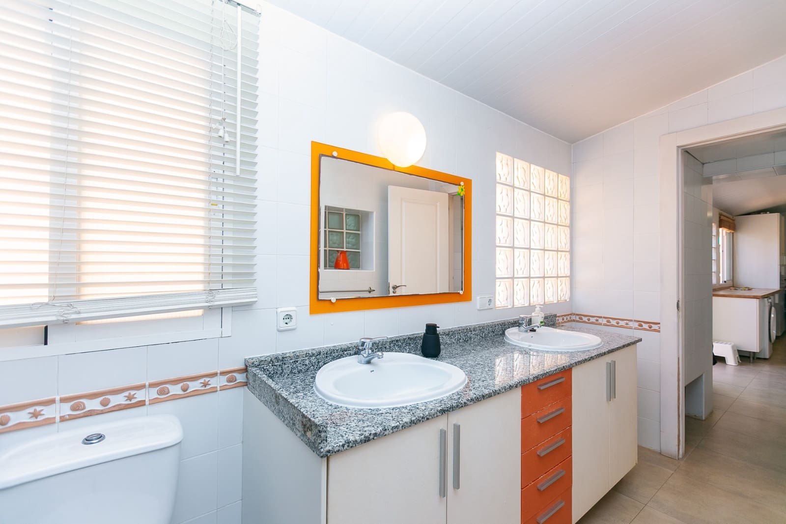 Chalet de 4 habitaciones en La Zenia en venta con piscina - 1.295.000 € (Ref: 9905217)