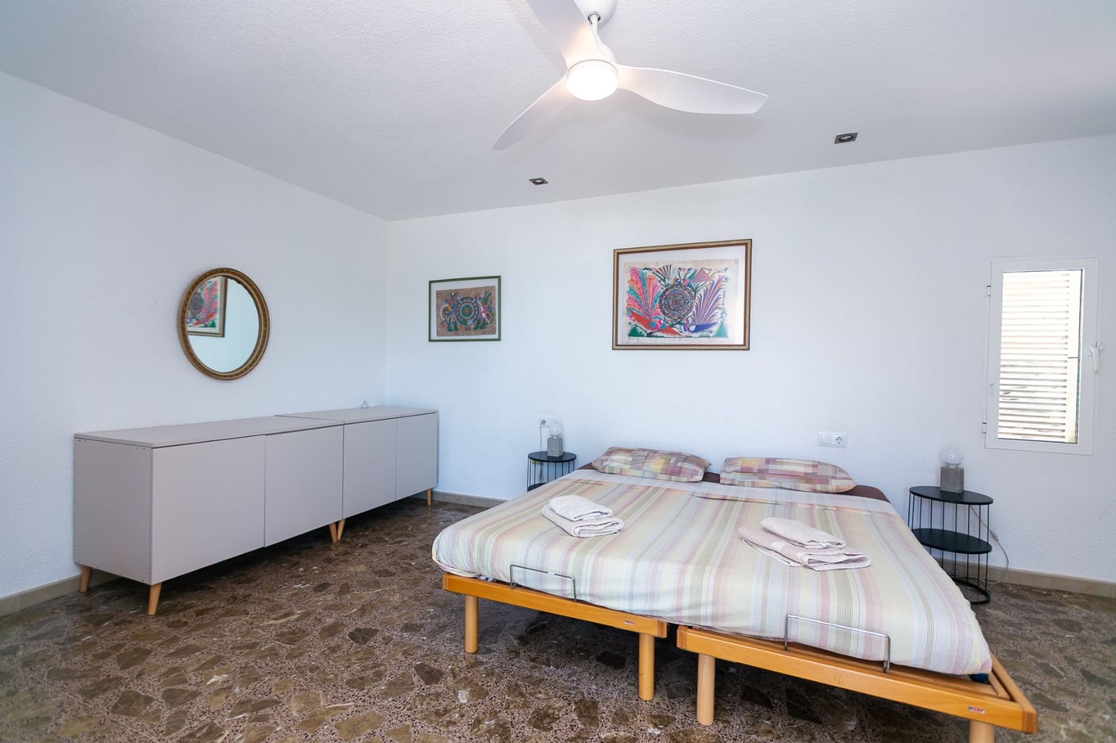 Chalet de 4 habitaciones en La Zenia en venta con piscina - 1.295.000 € (Ref: 9905217)