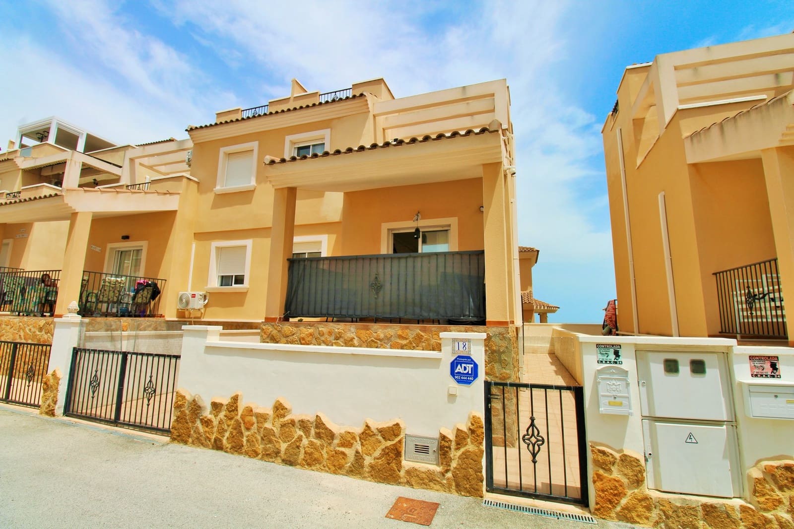 3 bedroom Townhouse for sale in San Miguel de Salinas - € 209,990 (Ref: 9928382)