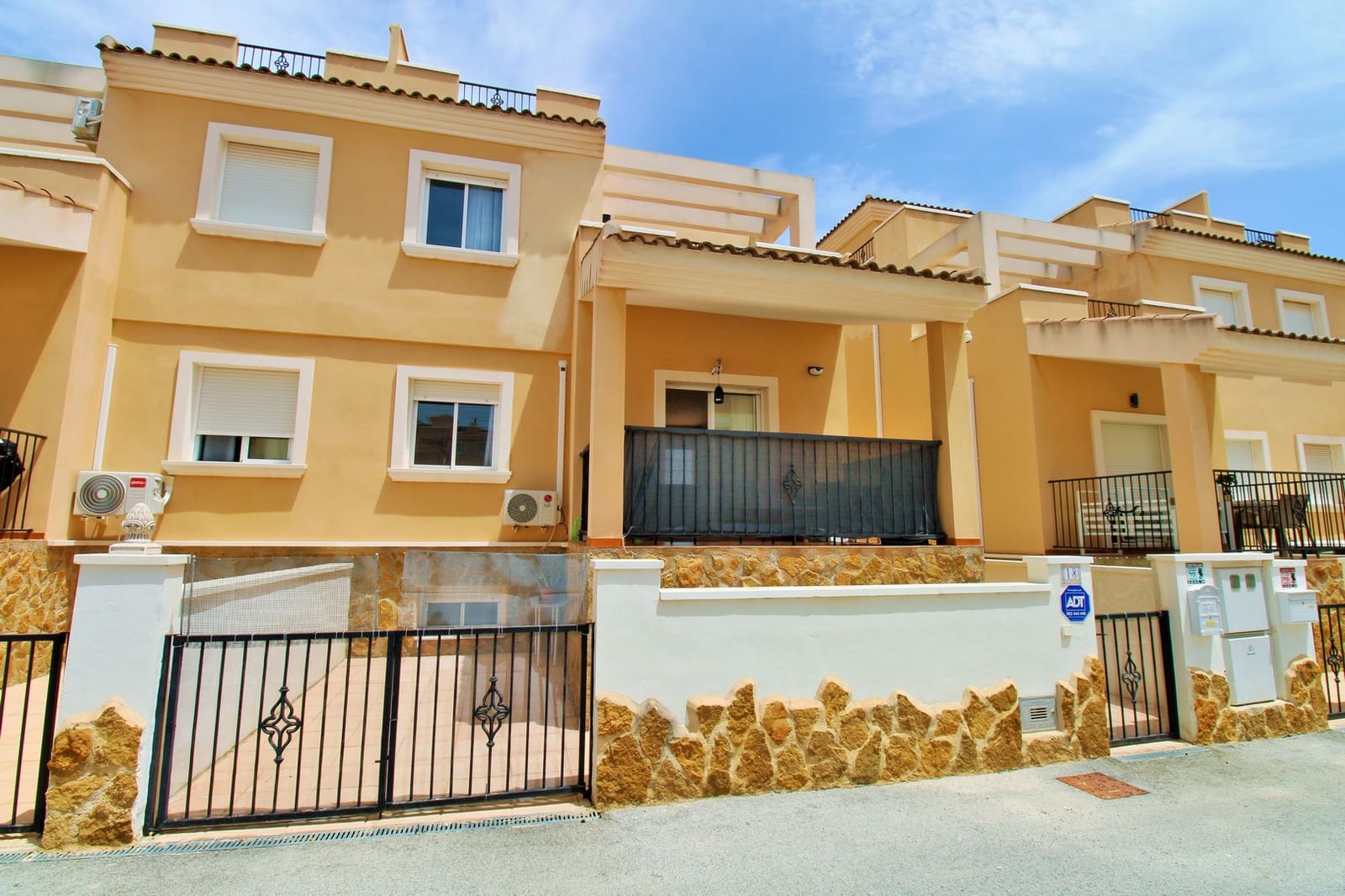 3 bedroom Townhouse for sale in San Miguel de Salinas - € 209,990 (Ref: 9928382)