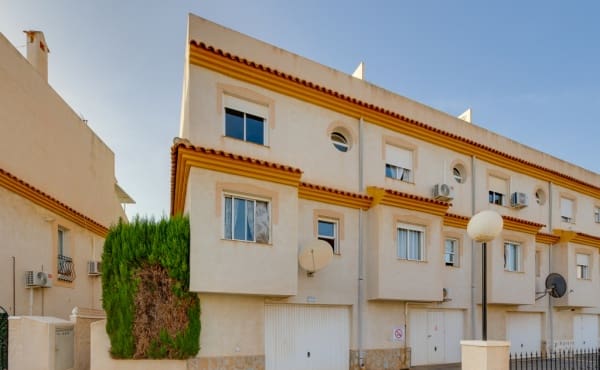 2 slaapkamer Huis te koop in Playa Flamenca, Orihuela met zwembad - € 189.900 (Ref: 9935237)