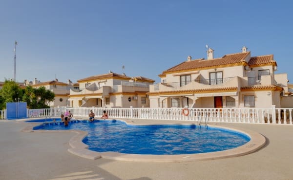 2 soveværelse Byhus til salg i Playa Flamenca med swimmingpool - € 189.900 (Ref: 9935237)