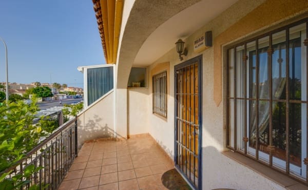 2 soveværelse Byhus til salg i Playa Flamenca med swimmingpool - € 189.900 (Ref: 9935237)