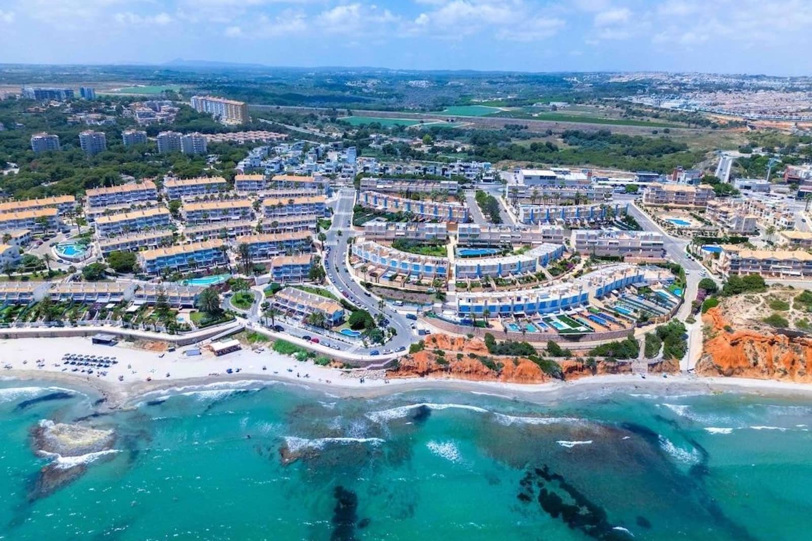 3 soveværelse Byhus til salg i Dehesa de Campoamor med swimmingpool - € 450.000 (Ref: 9935239)