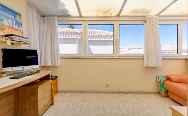 3 bedroom Villa for sale in Playa Flamenca with pool - € 395,000 (Ref: 9953128)