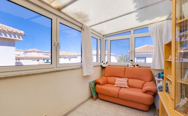 3 bedroom Villa for sale in Playa Flamenca with pool - € 395,000 (Ref: 9953128)