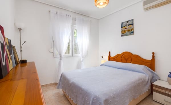 3 bedroom Villa for sale in Playa Flamenca with pool - € 395,000 (Ref: 9953128)