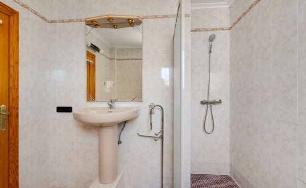 3 bedroom Villa for sale in Playa Flamenca with pool - € 395,000 (Ref: 9953128)