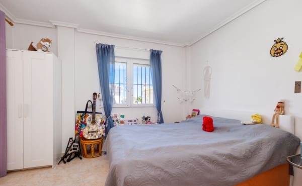 3 bedroom Villa for sale in Playa Flamenca with pool - € 395,000 (Ref: 9953128)