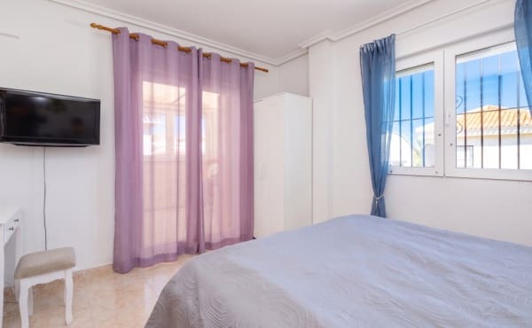 3 bedroom Villa for sale in Playa Flamenca with pool - € 395,000 (Ref: 9953128)