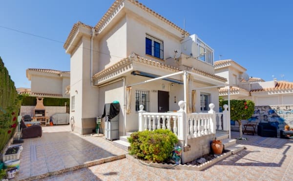 3 soverom Villa til salgs i Playa Flamenca, Orihuela med svømmebasseng - € 395 000 (Ref: 9953128)