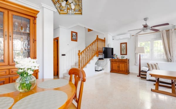 3 soverom Villa til salgs i Playa Flamenca, Orihuela med svømmebasseng - € 395 000 (Ref: 9953128)