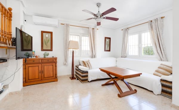 3 soverom Villa til salgs i Playa Flamenca, Orihuela med svømmebasseng - € 395 000 (Ref: 9953128)