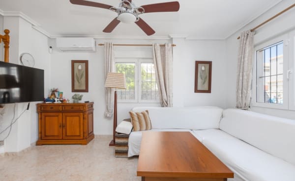 3 soverom Villa til salgs i Playa Flamenca, Orihuela med svømmebasseng - € 395 000 (Ref: 9953128)
