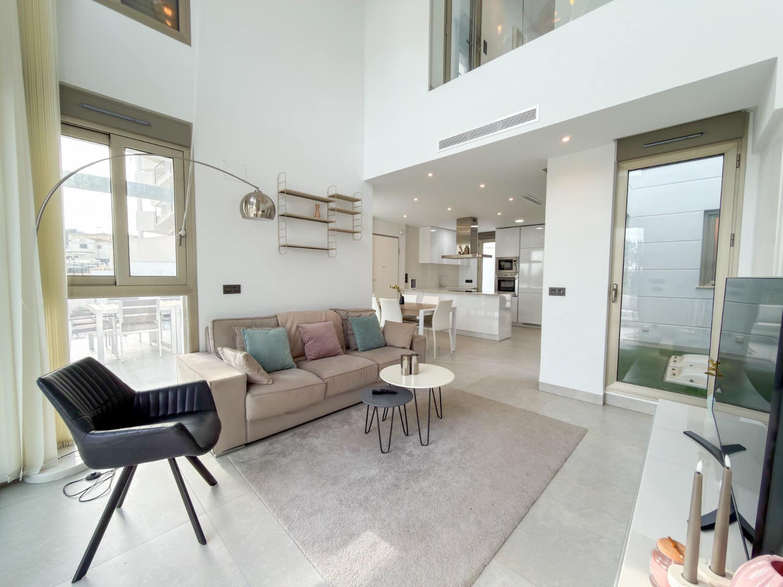 4 quarto Moradia para venda em Villamartin com piscina - 570 000 € (Ref: 9953139)