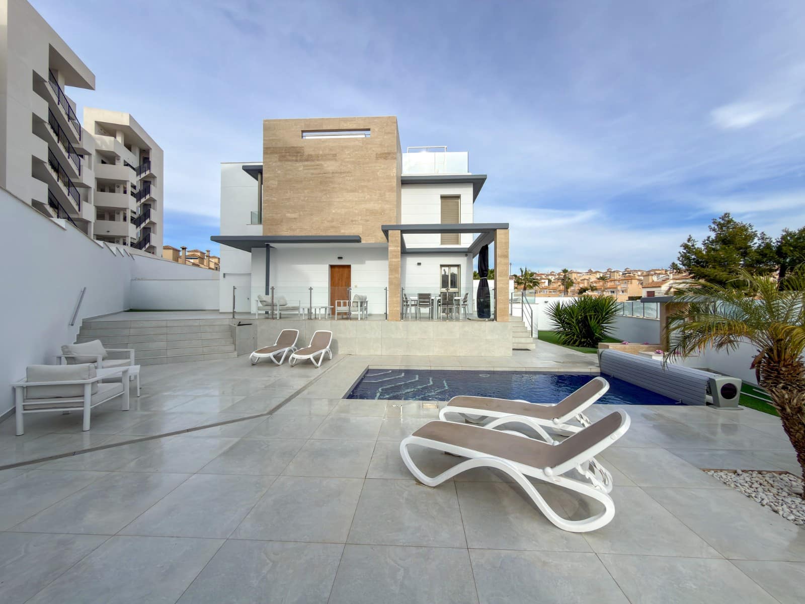 4 quarto Moradia para venda em Villamartin com piscina - 570 000 € (Ref: 9953139)
