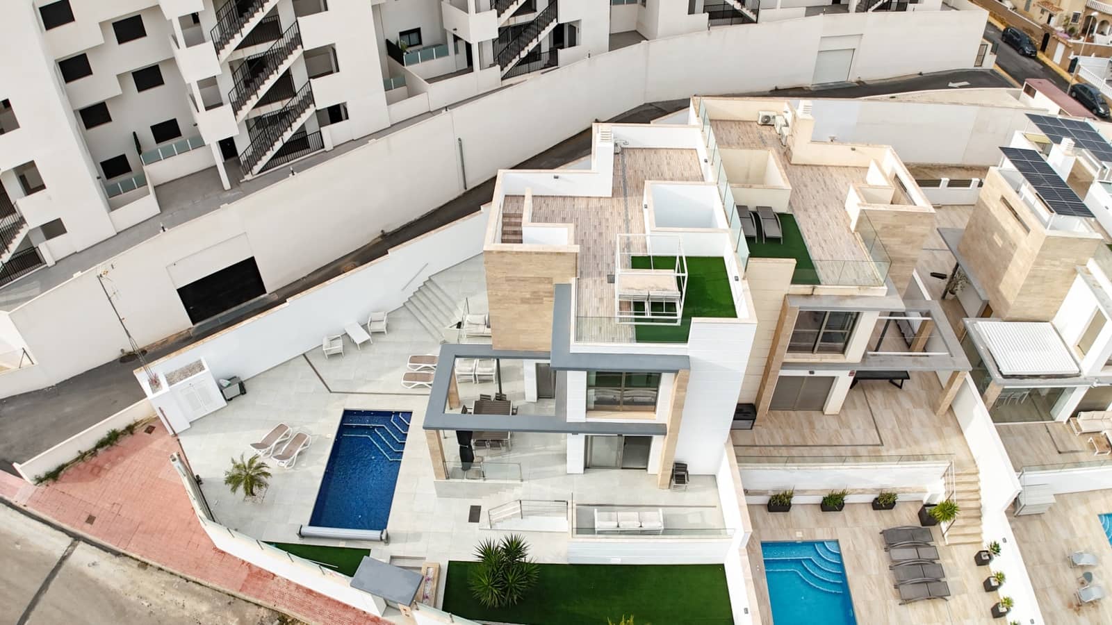 4 quarto Moradia para venda em Villamartin com piscina - 570 000 € (Ref: 9953139)
