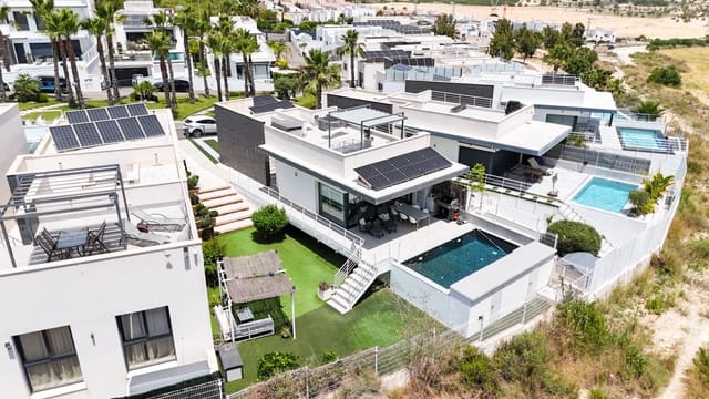 5 bedroom Villa for sale in San Miguel de Salinas with pool - € 649,000 (Ref: 9956270)