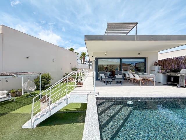 5 camera da letto Villa in vendita in San Miguel de Salinas con piscina - 649.000 € (Rif: 9956270)