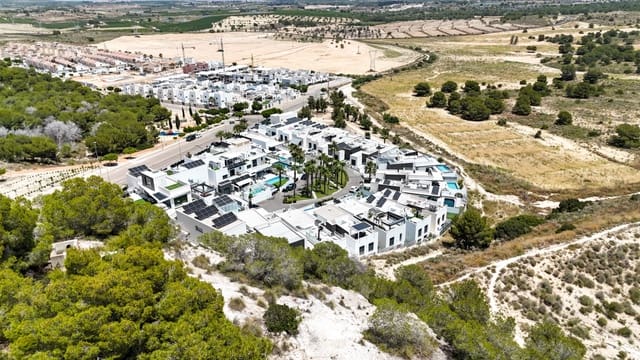 5 bedroom Villa for sale in San Miguel de Salinas with pool - € 649,000 (Ref: 9956270)