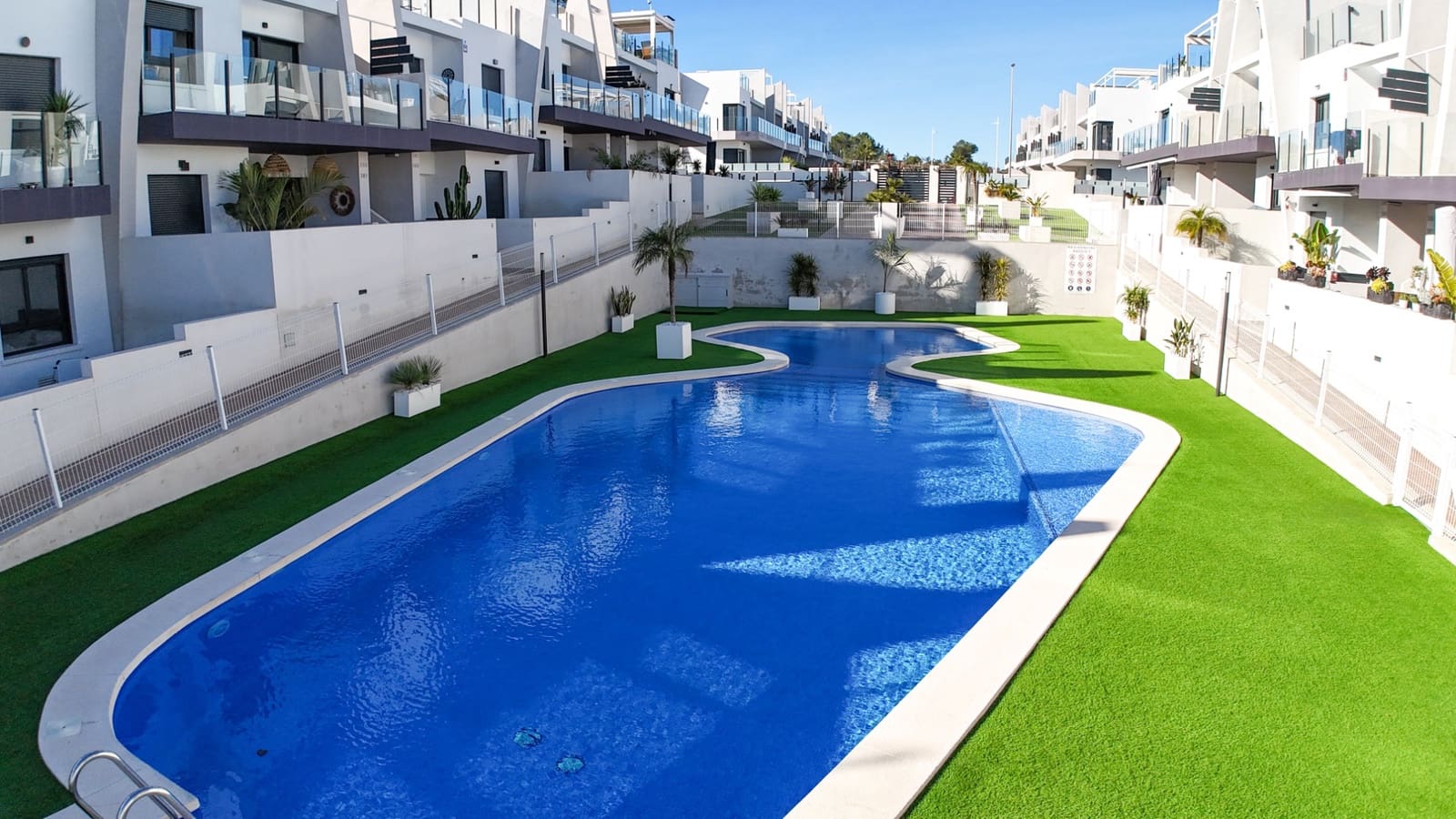 2 Zimmer Apartment zu verkaufen in San Miguel de Salinas mit Pool - 259.000 € (Ref: 9956565)