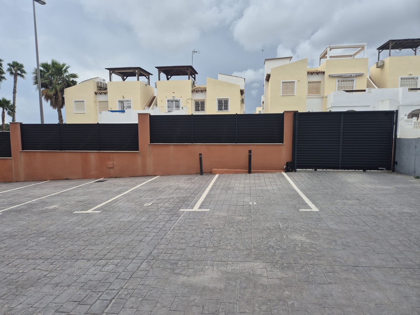 2 Zimmer Apartment zu verkaufen in Villamartin mit Pool - 254.950 € (Ref: 9974334)