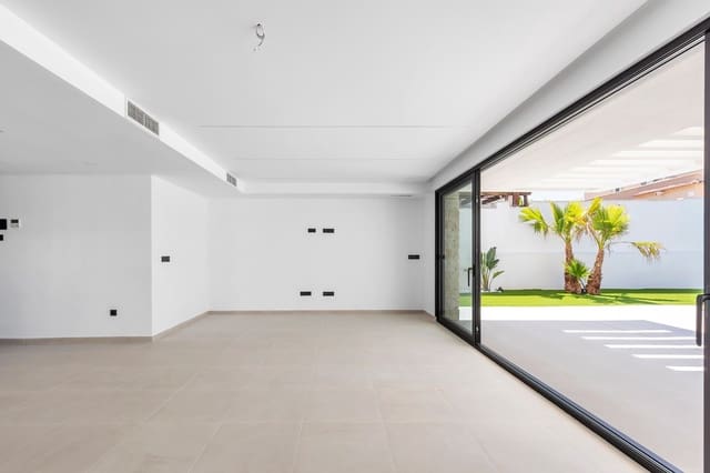 Chalet de 4 habitaciones en Los Balcones en venta con piscina - 895.000 € (Ref: 9976342)