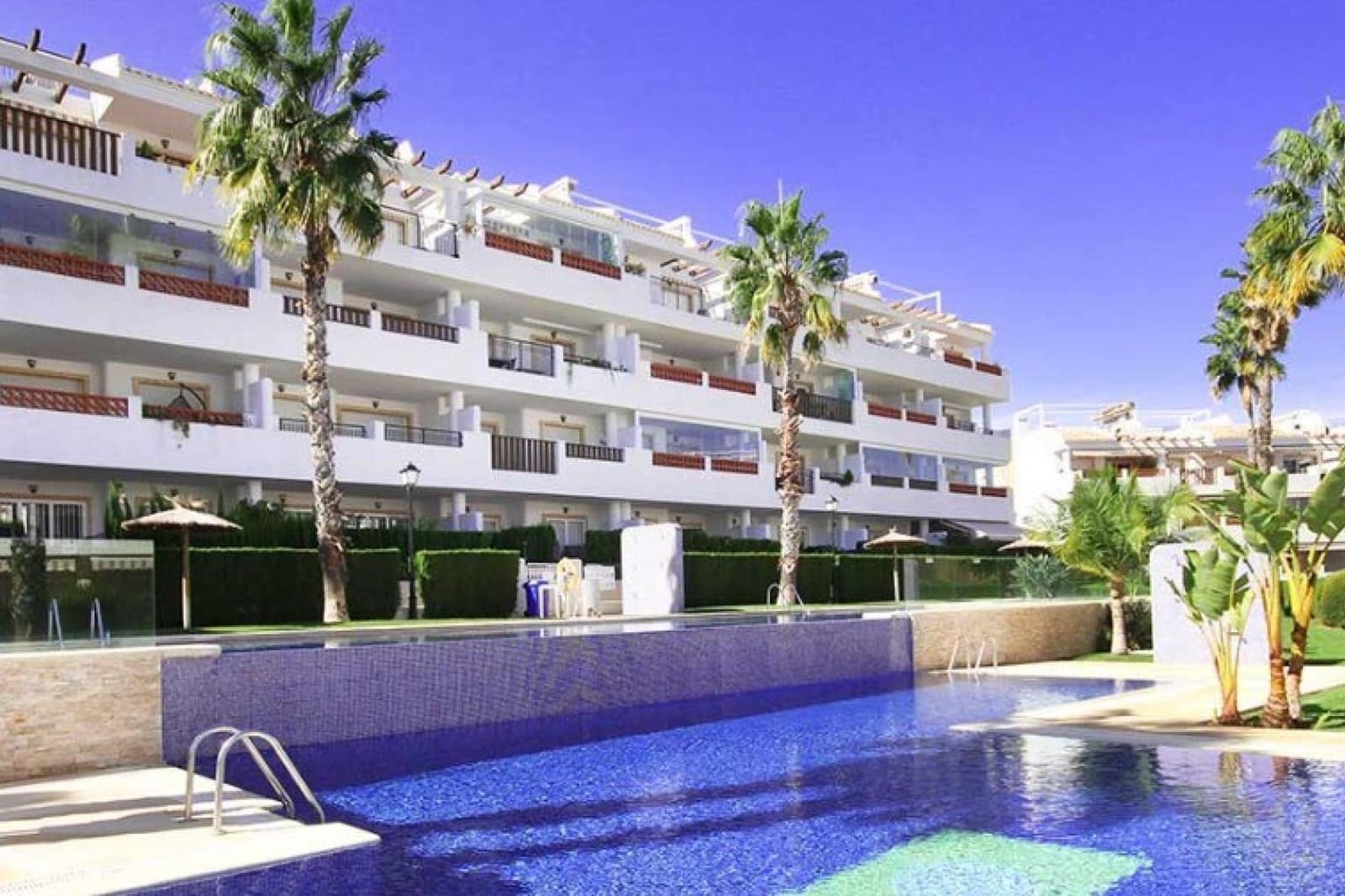 2 soveværelse Lejlighed til salg i Villamartin med swimmingpool - € 220.000 (Ref: 9983808)