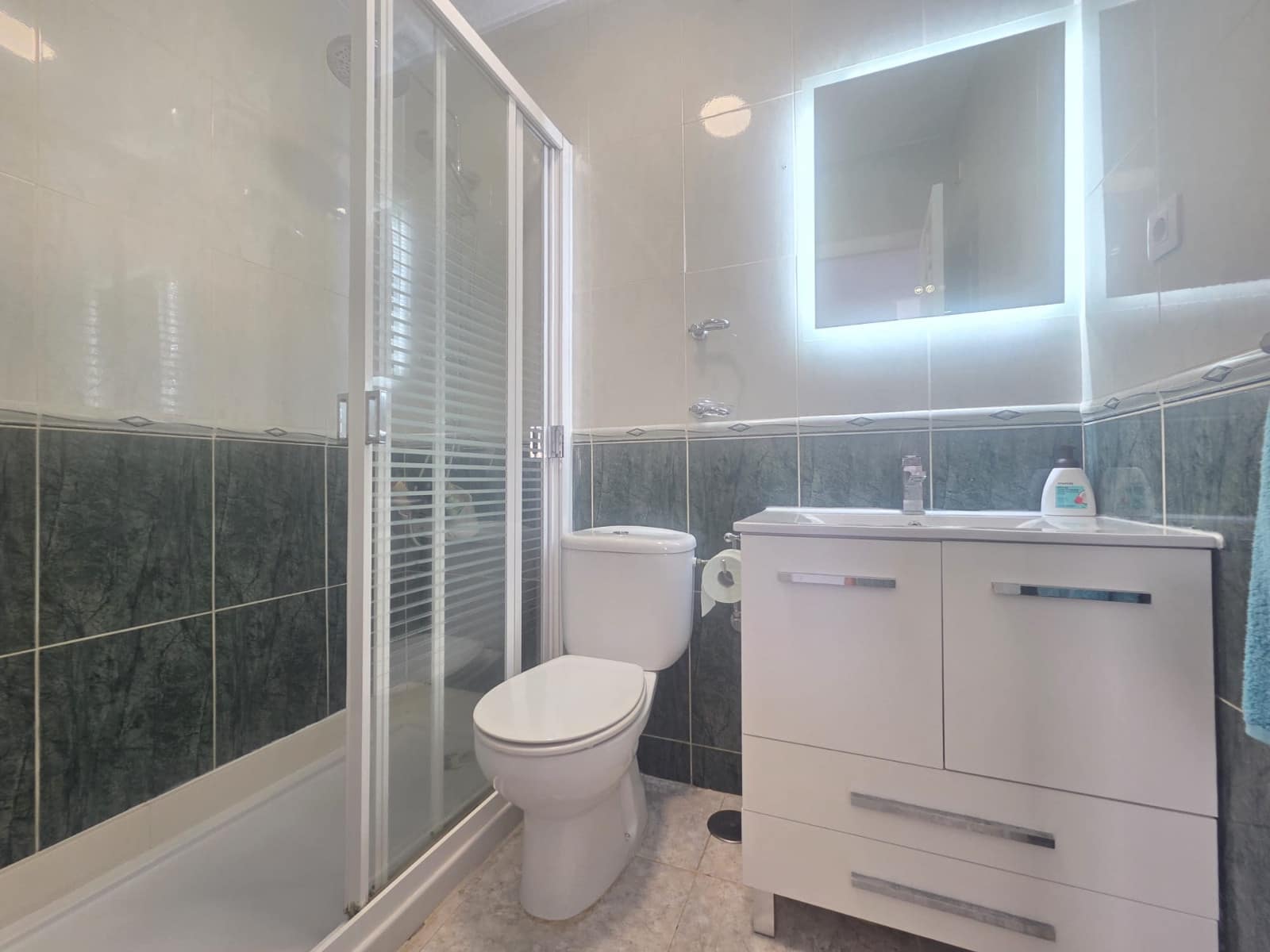 Apartamento de 2 habitaciones en Villamartin en venta con piscina - 199.000 € (Ref: 9985856)