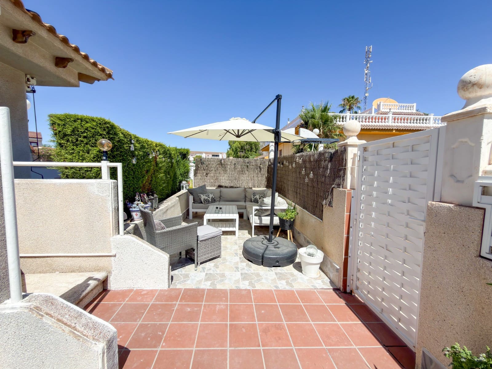 2 soveværelse Lejlighed til salg i Punta Prima med swimmingpool - € 172.900 (Ref: 9985921)