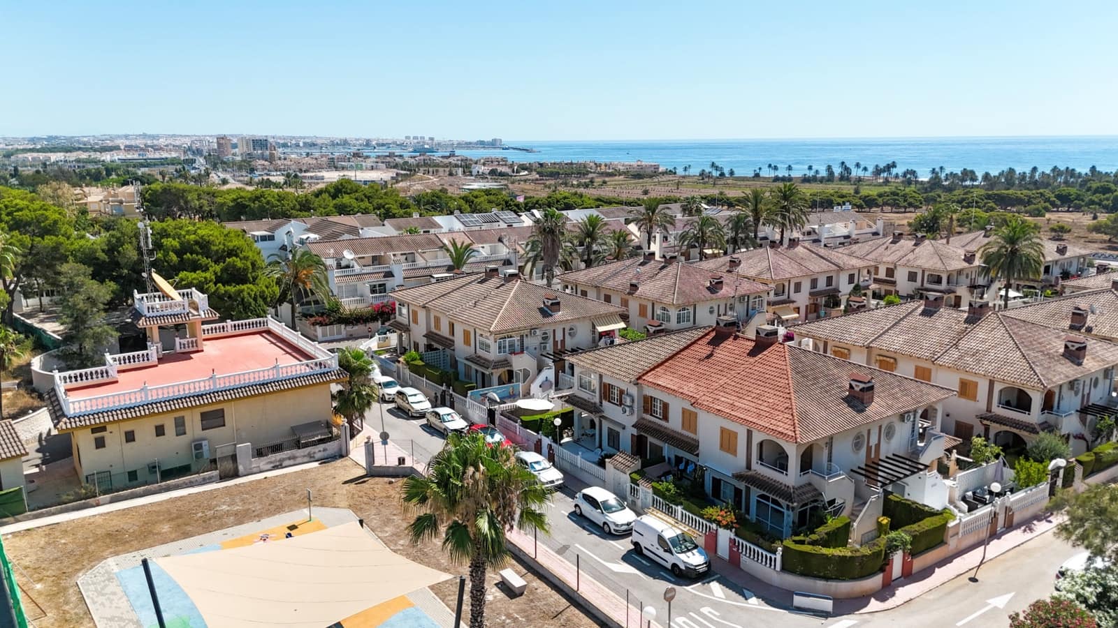 2 soveværelse Lejlighed til salg i Punta Prima med swimmingpool - € 172.900 (Ref: 9985921)