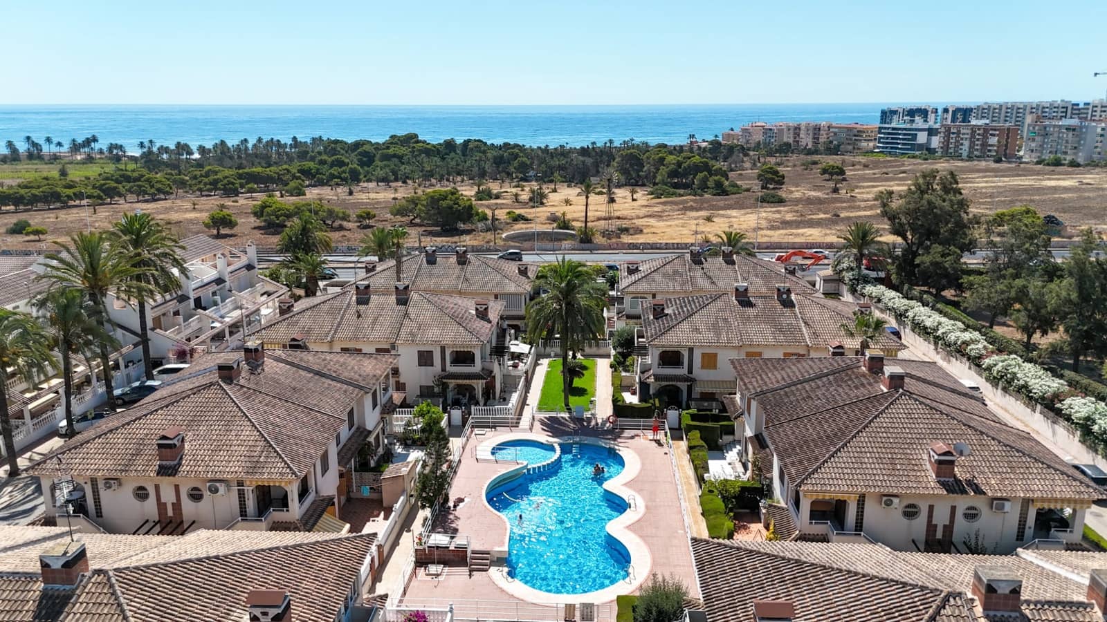 2 soveværelse Lejlighed til salg i Punta Prima med swimmingpool - € 172.900 (Ref: 9985921)