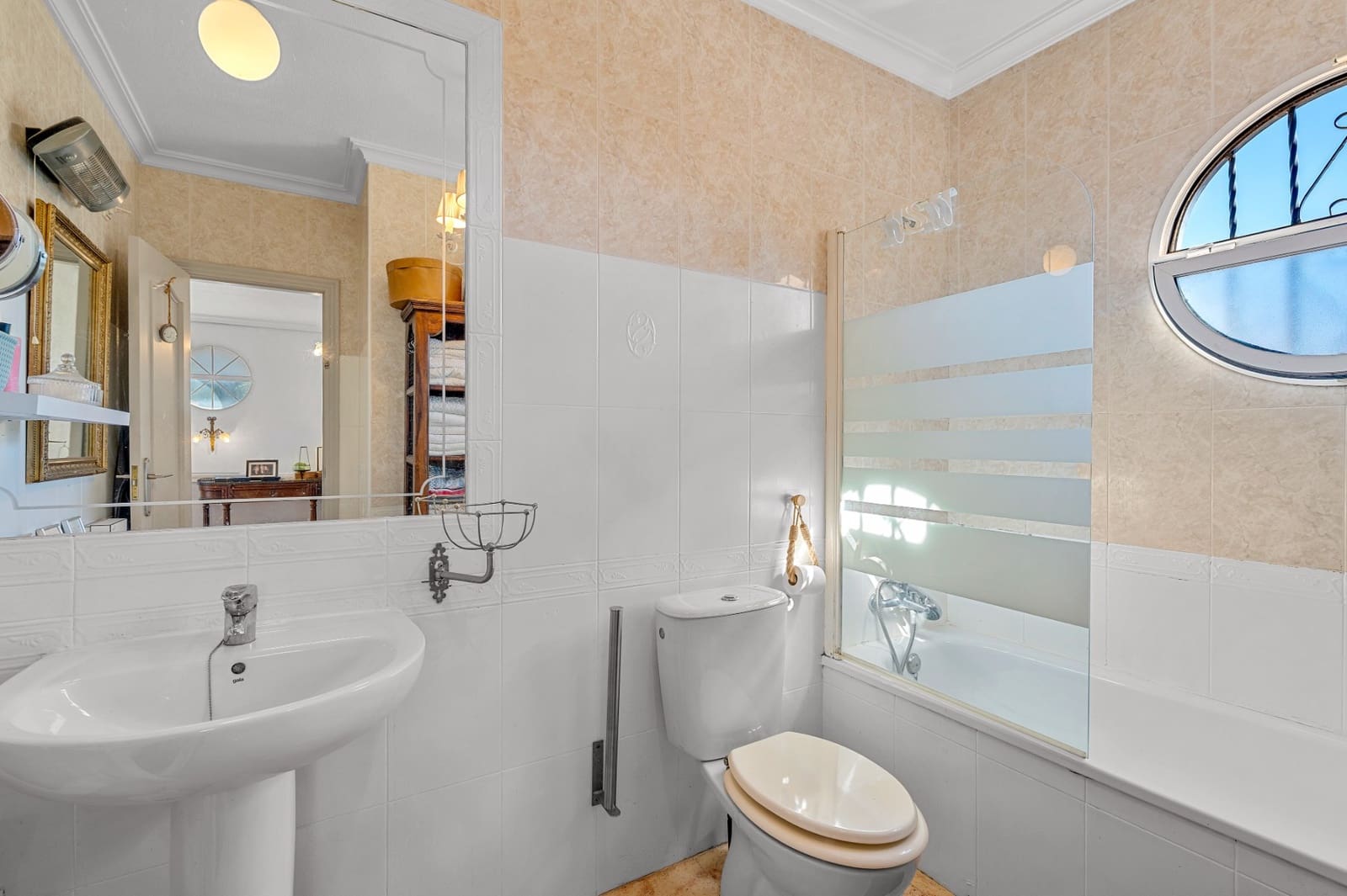 3 Zimmer Villa zu verkaufen in Villamartin mit Pool - 265.000 € (Ref: 9985922)